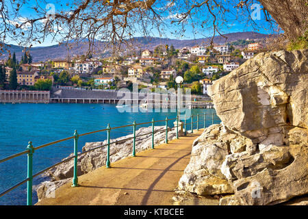 Ika Dorf und Lungomare Promenade anzeigen Stockfoto