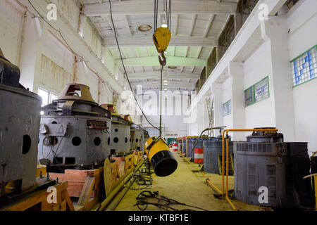 Motoren von Wasserpumpen bei einer Pumpstation. Pumpen irrig Stockfoto