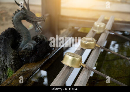 Bambus Brunnen in japanischen Tempel Stockfoto