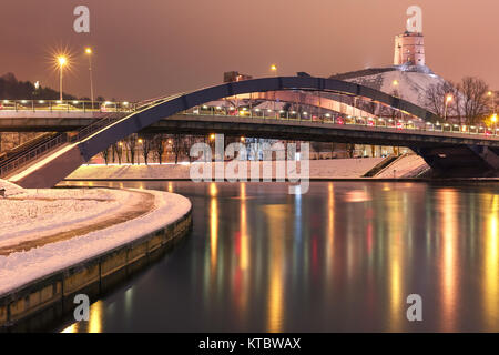 Gediminas-Turm und Mindaugas Brücke, Vilnius Stockfoto