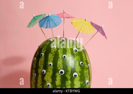 Wassermelone Regenschirm Haar cocktail Stockfoto