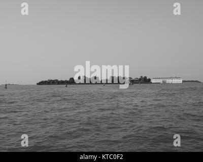 San Servolo Island in Venedig in Schwarz und Weiß Stockfoto