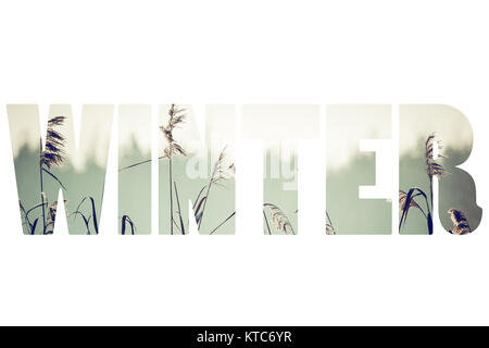 Wort WINTER über traditionelle polnische Landschaft. Stockfoto