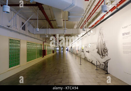 Singapur - May 12, 2017. Lobby von einer U-Bahnstation in der Clark Quay, Singapur. Singapur ist eines der beliebtesten Reiseziele der Welt fo Stockfoto