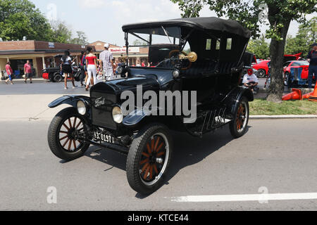 Auto - 1920 Ford Model T Touring. Schwarz. Auto Show im Centerville-Washington Gemeinde Americana Festival. Centerville, Dayton, Ohio, USA. 330197-HW 45 E Stockfoto