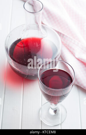 Glas Rotwein. Stockfoto