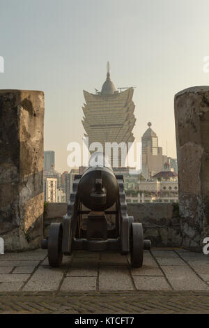 Macau, China DEZEMBER 2012: Kanone auf Guia Festung in Macau, China Stockfoto