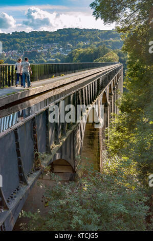 Das Pontcysyllte-Aquädukt trägt Llangollen Kanal oberhalb des Flusses Dee. Stockfoto