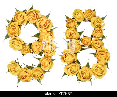 Arabische Zahlen 98, 98, von gelben Blumen aus Rose, auf weißem Hintergrund Stockfoto