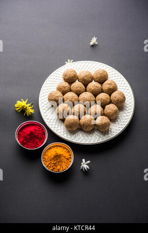 Tilgul oder Til Gul mit Haldi Kumkum für Makar Sankranti Festival Stockfoto