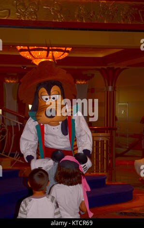 Goofy Charakter auf der Disney Dream Kreuzfahrtschiff Stockfoto