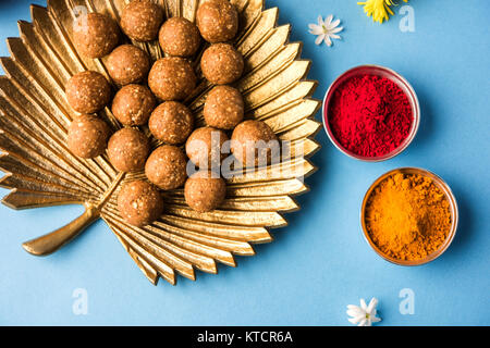 Tilgul oder Til Gul mit Haldi Kumkum für Makar Sankranti Festival Stockfoto