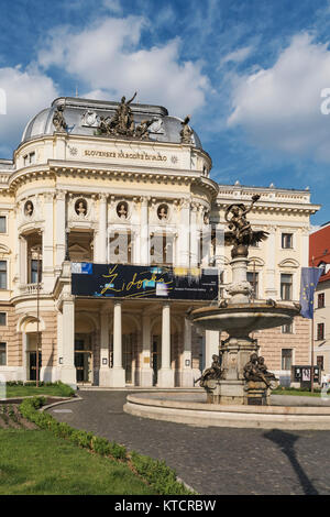 Das Gebäude des alten Nationaltheater wurde erbaut 1886 im Stil der Neorenaissance. Es liegt in der Altstadt von Bratislava, Slowakei Stockfoto