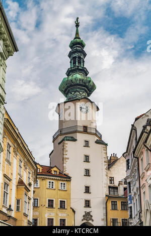 Michaels Tor ist das einzige erhaltene Stadttor der mittelalterlichen Befestigungsanlagen der Stadt, Bratislava, Slowakei, Europa Stockfoto