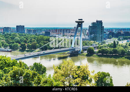Die Brücke von der Slowakischen Nationalen Aufstandes, SNP-Brücke ist eine Brücke über die Donau. Es wurde zwischen 1967 und 1972, Bratislava, Slowakei Stockfoto