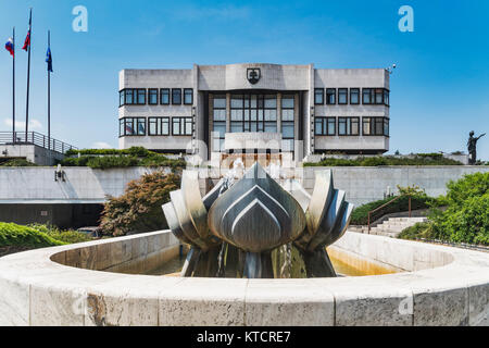 Das Gebäude des Slowakischen Parlaments liegt in der Nähe der Burg von Bratislava entfernt. Es ist der Sitz der Nationalrat der Slowakischen Republik, Bratislava Stockfoto