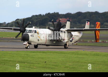 162168, eine Grumman C-2A Greyhound von Fleet Logistics Support Squadron 40 (VRC-40) 'Rawhides" der US Navy, am Flughafen Prestwick, Ayrshire betrieben. Stockfoto