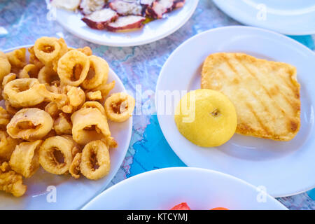 Thai Food Squid rühren und Knoblauch gebraten Stockfoto
