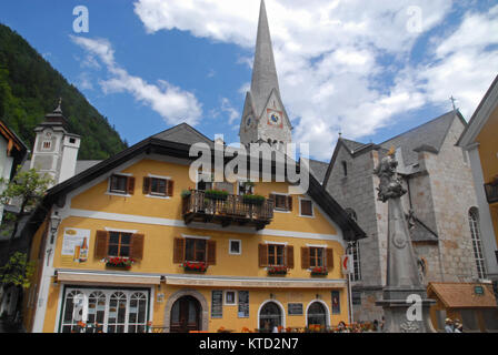 Hallstatt, Österreich - Juli 1, 2016: Blick auf den Marktplatz churchfrom Stockfoto