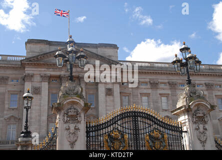 London, Großbritannien - 11 April 2015: Main Gate am Buckingham Palace Stockfoto