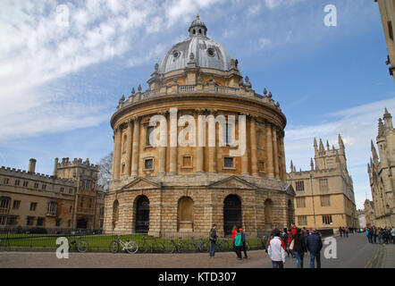 Oxford, Großbritannien - 12 April 2015: Radcliffe Square, Brasenose College, und Bodlian Gebäude der Bibliothek Stockfoto