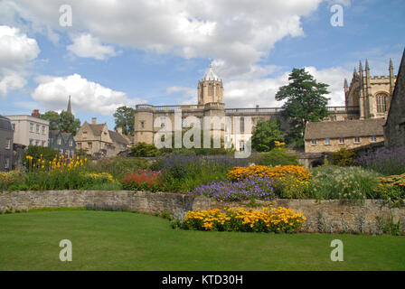 Oxford, Großbritannien - 16 August, 2015: Wiese, Hall und Tom Tower am Christ Church College Stockfoto