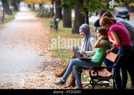 Gruppe von Studenten üben für die Prüfung Stockfoto