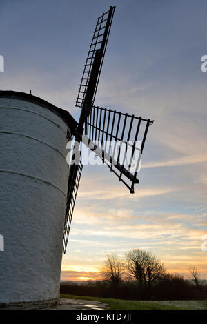 Sonnenaufgang am 18. Jahrhunderts denkmalgeschützte Ashton Mühle Wedmore, Somerset Stockfoto