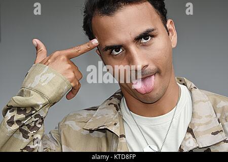 Kolumbianische männlichen Soldaten, lustige Gesichter Stockfoto