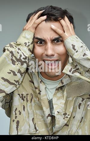 Stressvolle männlichen Soldaten Stockfoto