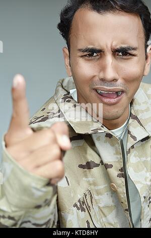 Mad Diverse männliche Soldaten Stockfoto