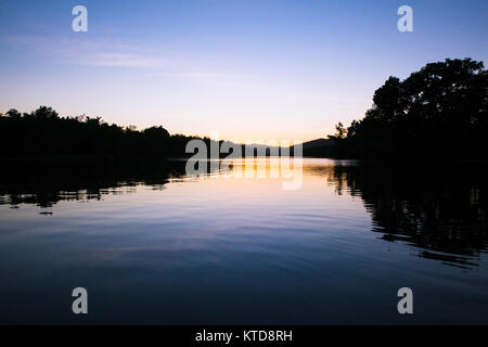 Sonnenuntergang auf dem Daintree River. Daintree Boatman Natur Touren. Daintree. Queensland. Australien. Stockfoto