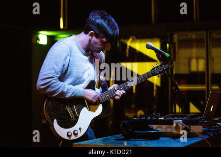 Der amerikanische Elektronik-Musiker und Sänger Skylar Spence führt ein live-Konzert am Ideal Bar in Kopenhagen. Dänemark, 12/10 2016. Stockfoto