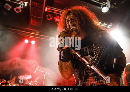 Dänemark, Kopenhagen - August 6, 2017. Die amerikanische Thrash Metal Band Testament führt ein Live Konzert in den Amager Bio in Kopenhagen. Hier Sänger Chuck Billy ist live auf der Bühne gesehen. Stockfoto