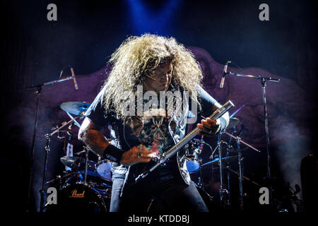 Dänemark, Kopenhagen - August 6, 2017. Die amerikanische Thrash Metal Band Testament führt ein Live Konzert in den Amager Bio in Kopenhagen. Hier Sänger Chuck Billy ist live auf der Bühne gesehen. Stockfoto