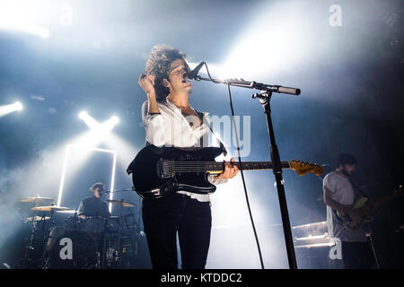 Die englische Indie Rock und Synthiepop Band aus dem Jahr 1975 führt ein Live Konzert bei VEGA in Kopenhagen. Hier Sänger Matt Healy ist live auf der Bühne gesehen. Dänemark, 15/10 2014. Stockfoto