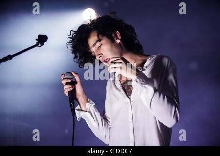 Die englische Indie Rock und Synthiepop Band aus dem Jahr 1975 führt ein Live Konzert bei VEGA in Kopenhagen. Hier Sänger Matt Healy ist live auf der Bühne gesehen. Dänemark, 15/10 2014. Stockfoto