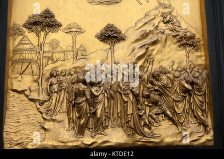 Florenz - Baptisterium, der Verkleidung der Tür des Paradieses. Moses und die 10 Gebote Stockfoto