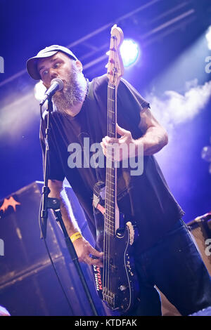 Die amerikanische Stoner Metal Band Weedeater führt ein Live Konzert bei den Danish Music festival Roskilde Festival 2012. Hier Sänger und Bassist Dave Collins aka Dixie ist live auf der Bühne gesehen. Dänemark, 06.07.2012. Stockfoto