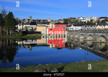 Killorglin, Co.Kerry, Irland. Anzeigen von Killorglin Brücke und Fluss Laune Stockfoto