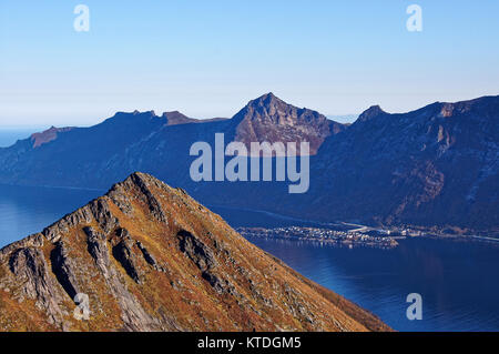 Blick über Husoy von Segla, Berg, Senja, Troms, Norwegen Stockfoto