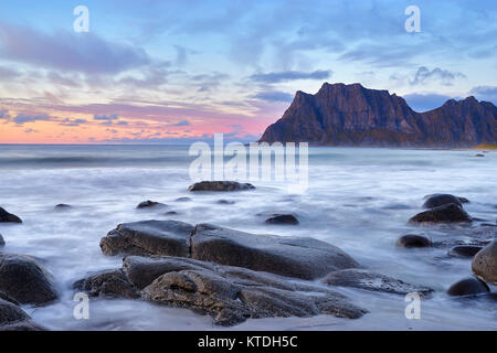 Utakleiv Strand, Vestvagoy, Lofoten, Nordland, Norwegen Stockfoto