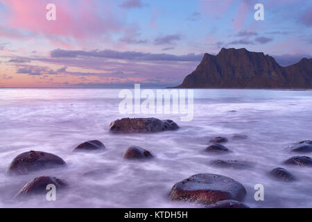 Utakleiv Strand, Vestvagoy, Lofoten, Nordland, Norwegen Stockfoto