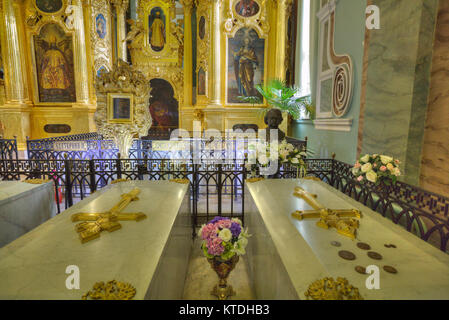 Gräber von Peter I (R) und Katharina! (L), SS Peter und Paul Kathedrale, St. Petersburg, UNESCO-Weltkulturerbe, Russland Stockfoto