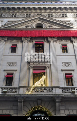 Cartier Herrenhaus mit festlichen Dekorationen auf der Fifth Avenue, New York, USA Stockfoto