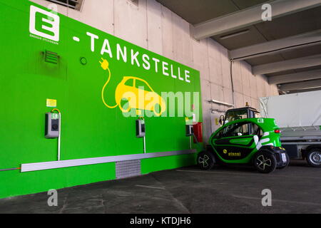 SCHLADMING, Österreich - 15 August: Renault Twizy electric city Auto steht an Energie Steiermark charching Station Stockfoto