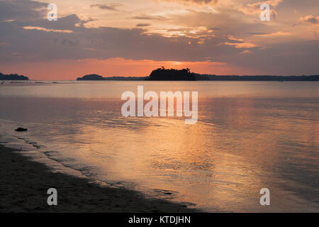 Sonnenuntergang an der Küste der Andaman Inseln Stockfoto