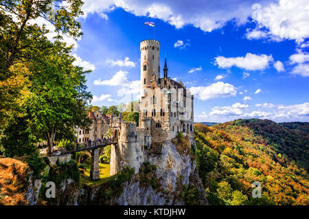 Beeindruckende mittelalterliche Burg Lichtenstein, mit Blick auf die Alte Brücke, Deutschland. Stockfoto