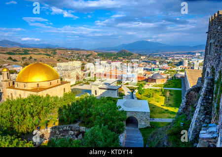 Blick über sapara Kloster und goldenen Kuppel, Georgien Stockfoto