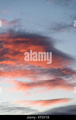 Malerische Aussicht auf bewölkten Himmel bei Sonnenuntergang Stockfoto